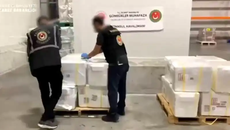 İstanbul Havalimanı'ndan Çıkan Uyuşturucu Operasyonu: 455 Kilo Kokain Ele Geçirildi!