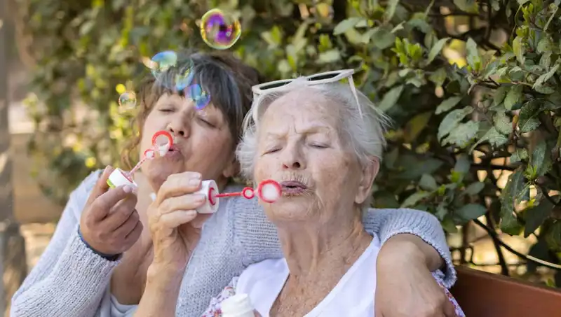 100 Yaşına Giriş Yapan İki Kadının Uzun Yaşamın Sırları: Şaşırtan İpuçları!