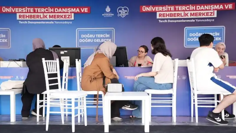İstanbul'da Yeni Bir Eğitim Dönemi: İBB Tercih Danışma ve Rehberlik Merkezleri Açıldı