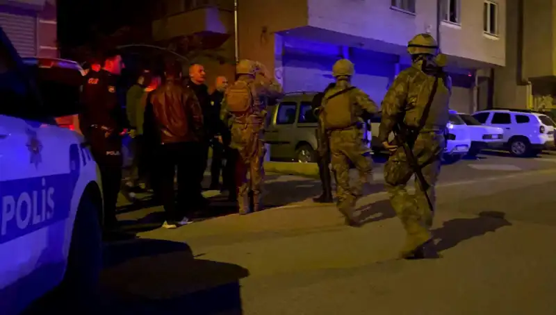 Contratempo: Balkonlardan Ateş Açan Şahsın Dramı ve Polisi İkna Süreci