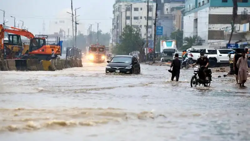 Pakistan'da Muson Yağmurları: 785 Can Aldı, Ülke Krizle Yüz Yüze