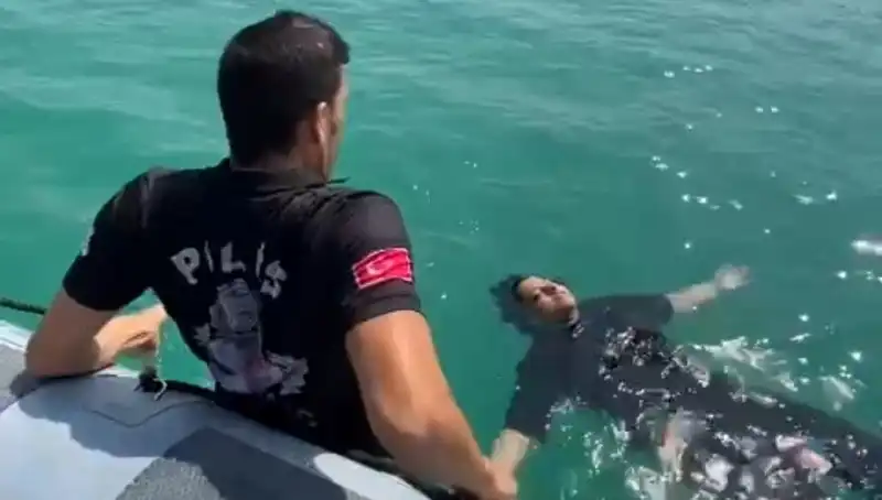 Baraj Gölünde Dramatik Kurtarma: Gemi Adamları Kadını Hayata Döndürdü