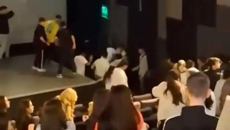 Rapçi Çakal'ın Hayranları Arasında Patlayan Kavga: Neden Bu Kadar Gerilim Var?