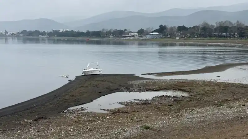 İznik Gölü'nde Kuraklık Tehlikesi: Yağmurlara Rağmen Seviye Düşüyor!