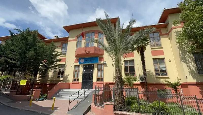 Depremde Hasar Gören Okullarda Riskli Durum: Boşaltma Kararı Alındı