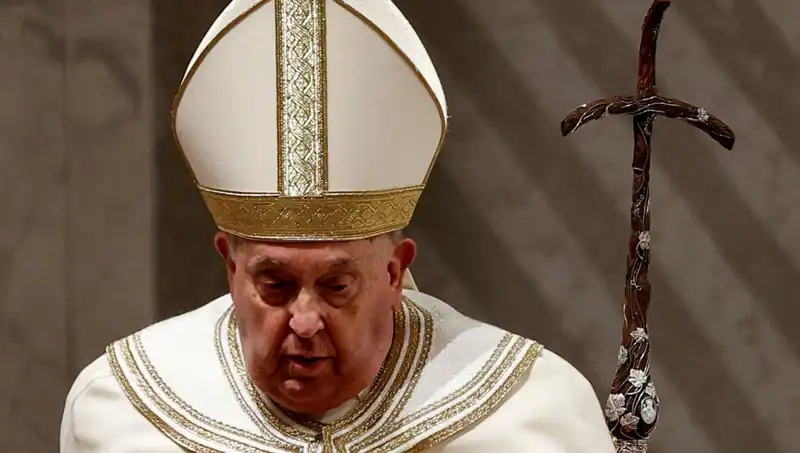 Vatikan’da Endişe Verici Gelişmeler: Papa Francis Hastanede Neler Oluyor?