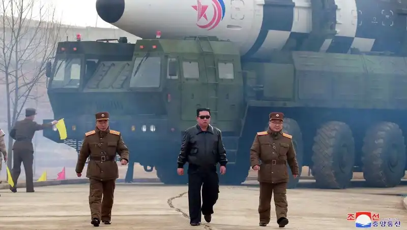 Kuzey Kore’nin Nükleer Silah Devleti Statüsü: Tehdit mi, Strateji mi?