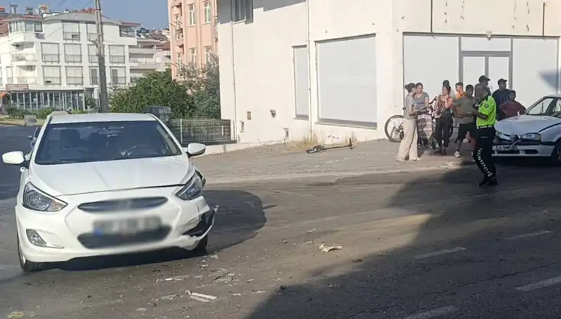 Antalya'da İki Otomobil Çarpıştı: Kaza Anının Ardındaki Gerçekler