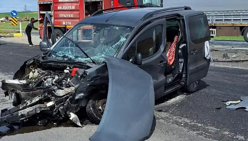 Ankara Yolu’nda Feci Kaza: Üç Yaralı, Yolda Dram Yaşandı