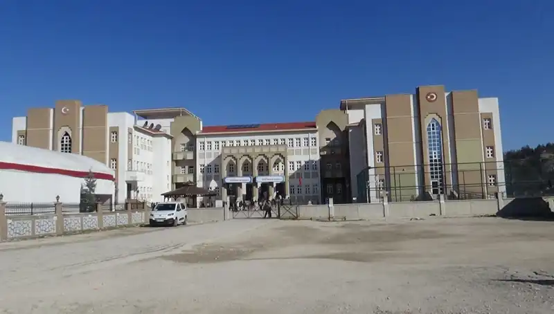 Ortaokulda Öğretmenden Öğrenciye Şiddet İddiası: Eğitimde Cinsiyet Eşitsizliği Mi?