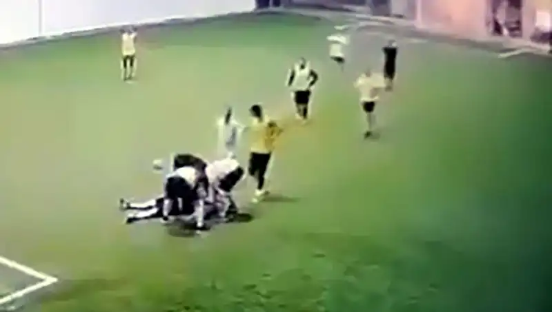 Adana'da Halı Sahada Hayatını Kaybeden 3 Çocuk Babası: Olayın Ardındaki Gerçekler