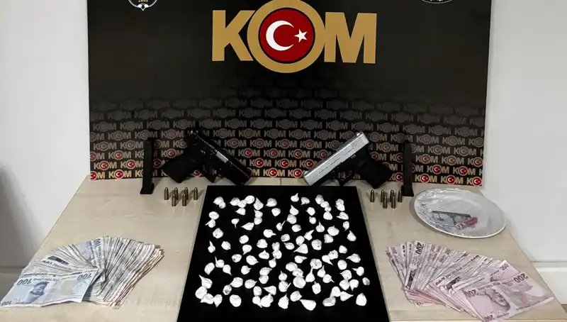 Çeşme'de Silahlı Saldırı Şok Etti: 3 Gözaltı ve Soruşturma Başlatıldı