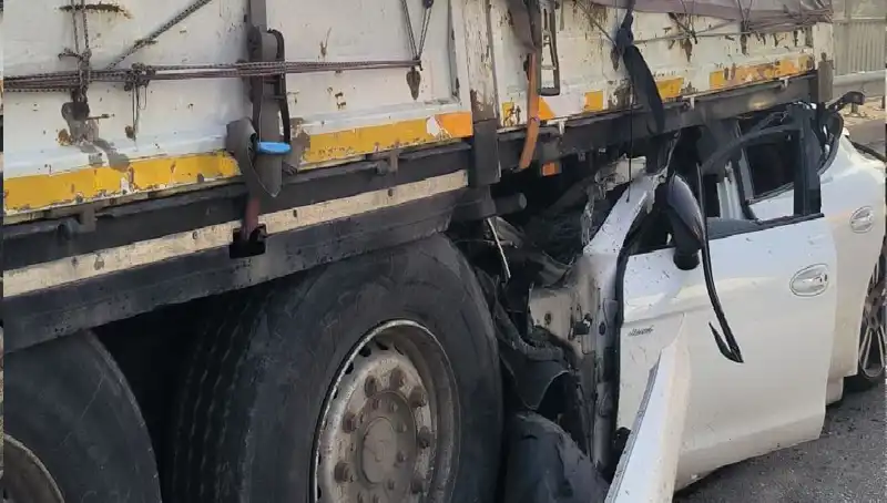 TIR Kazasında Mucizevi Kurtuluş: Ok Gibi Saplanan Metal Parça