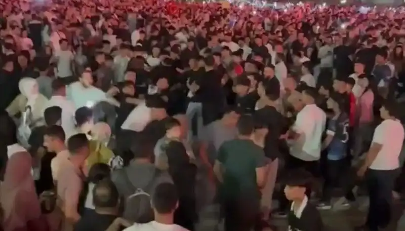 ** Müzik Tutkunları Arasında Bıçaklı Kavga: Tüm Detaylar Burada!