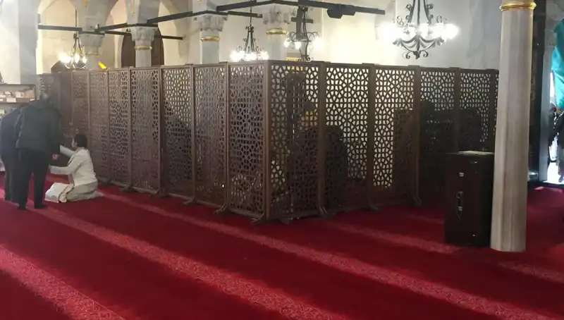 Kadın ve Erkeklerin Yan Yana Teravih Namazı Kılma Tartışması: Toplumsal Cinsiyet ve Din