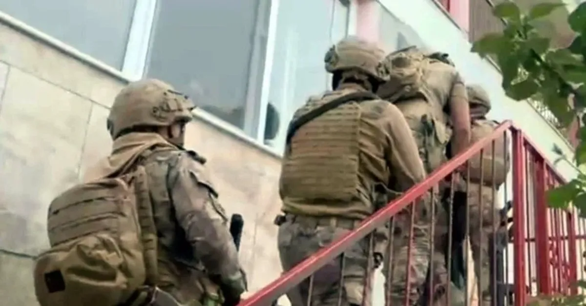 İzmir Merkezli 11 İlde FETÖ Operasyonu: 22 Şüpheli Gözaltında