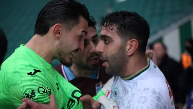 Konyaspor-Trabzonspor Maçında Duygular Tavan Yaptı: Kavga Çıktı!