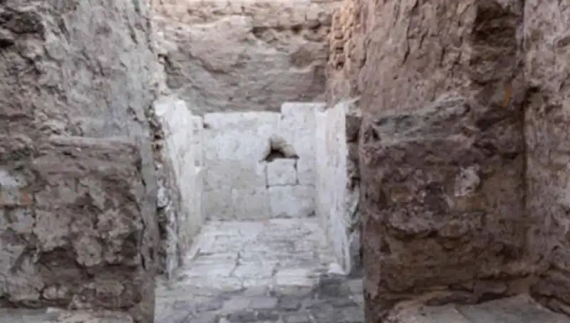 Mısır'da Şok Edici Keşif: 3,500 Yıl Öncesine Ait Kraliyet Mezarı Gün Yüzüne Çıktı
