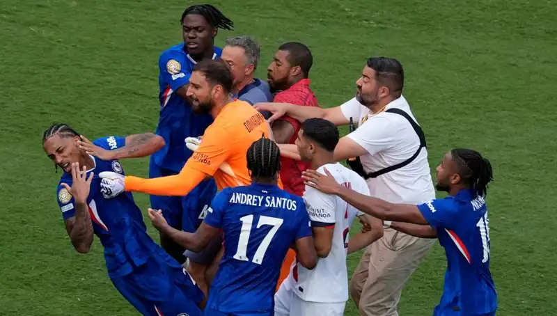 Dev Finalin Ardından Şok Edici Olaylar: Teknik Direktör ve Futbolcunun Kavgası