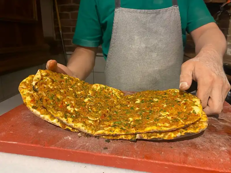 İstanbul'da Lahmacun Fiyatlarının Semtlere Göre Değişkenliği Neden Tartışma Yarattı?