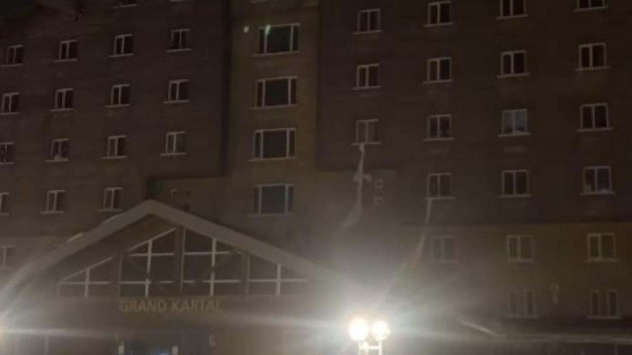 Otel Yangını Sonucu Çarşaflarla Kurtulanlar