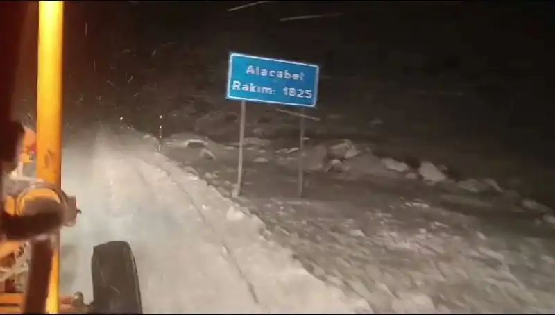 Antalya’da Sürpriz Kar: Hem Eğlence Hem Zorluklar Bir Arada