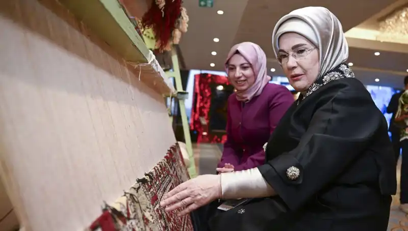 Emine Erdoğan’ın Özgün Halısı Açık Artırmada: Geliri Depremzedelere!