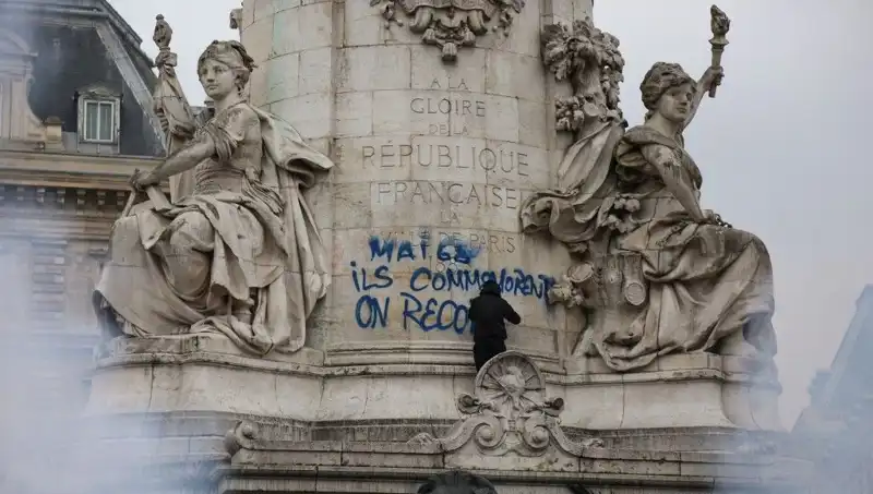 Paris Belediyesi, Şehirdeki Grafitici Sorunuyla Başka Bir Yolla Mücadele Ediyor