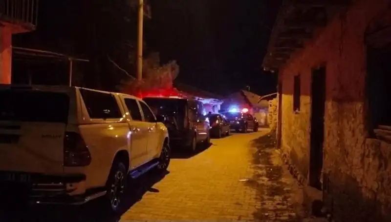 Oğlu Tarafından Öldürülen Adamın Cenaze Töreni: Ailevi İlişkilerdeki Gerilim