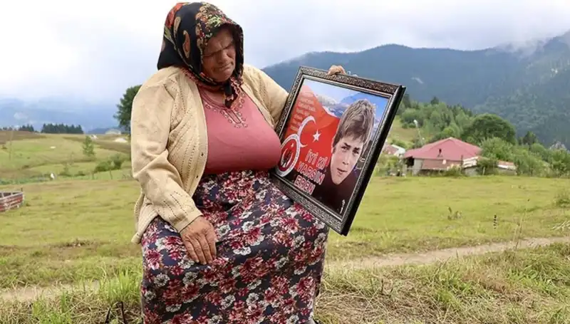 DEM Parti, Eren Bülbül'ün Annesine Özellikle Bayramda Unutulmadı
