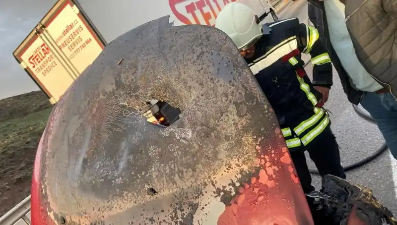 Seyir Halindeki Otomobil Alev Alev Yandı: Ayrıntılar Şok Edici!