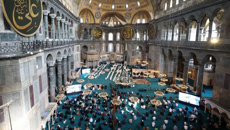 Ayasofya'nın Kapısını Kıran Sanığa Verilen Hapis Cezası ve Anlamı