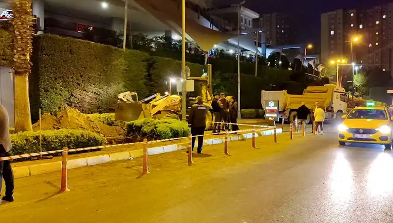 AVM Girişinde Doğalgaz Paniği: Güvenlik Alarmı ve Kaos Anları