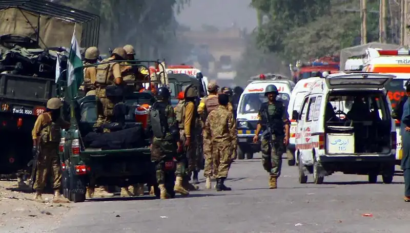 Pakistan'da Camide Patlama: Saldırıda Dört Kişi Yaralandı