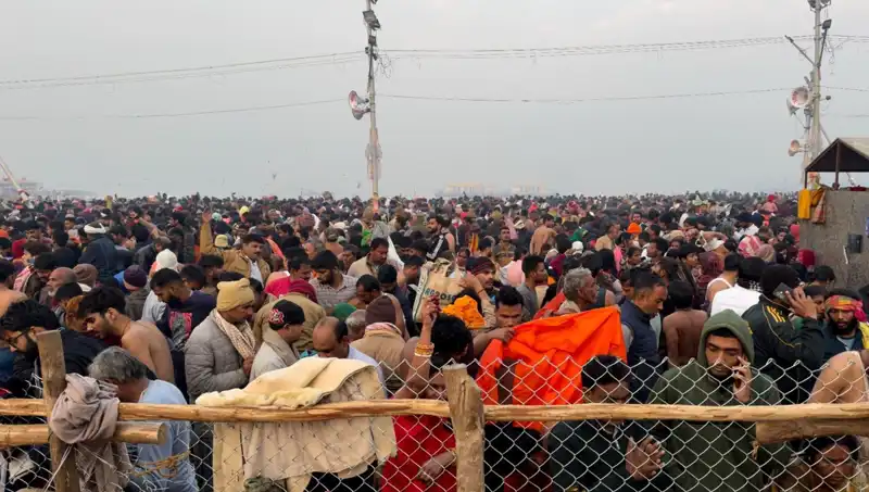 Hindistan'daki Dini Festivalde İzdiham: Altı Kişi Hayatını Kaybetti