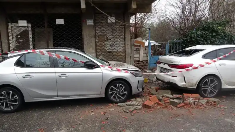 İstanbul'da Dört Katlı Binada Balkon Çökmesi: Olayın Ayrıntıları