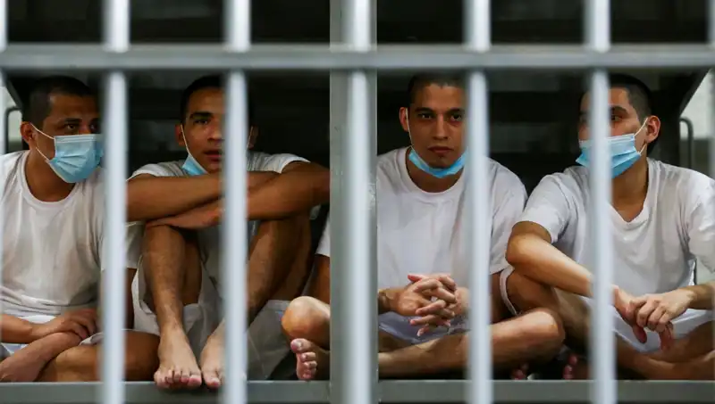 El Salvador’un Yenilikçi Yöntemi: Venezuela’ya Siyasi Tutuklu Teklifi