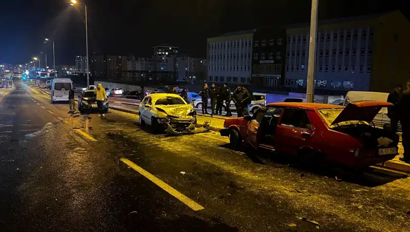 Kayseri’de Feci Zincirleme Kaza: 11 Araç Birbirine Girdi!