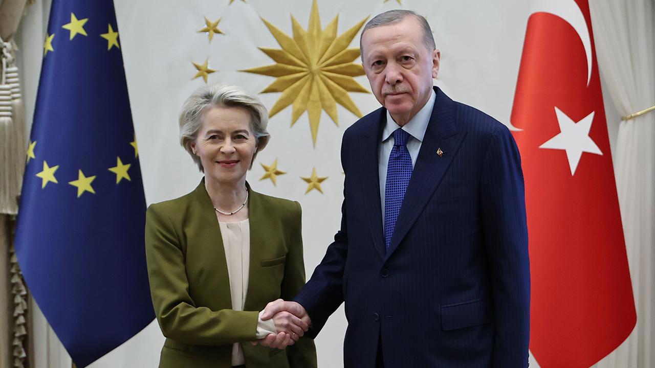 Cumhurbaşkanı Erdoğan, AB Komisyonu Başkanı von der Leyen'le Görüştü