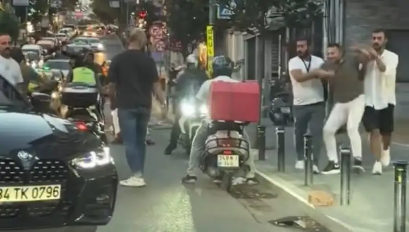 Nişantaşı'ndaki Yol Verme Kavgası: Kadına Sopa İle Saldırı İhbarı Şok Etti