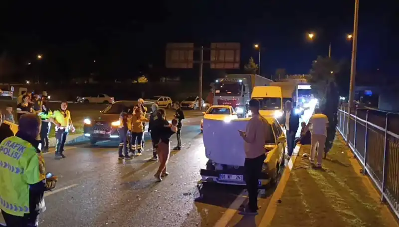 Otoyolda Geri Dönüş Kaza Raporu: İkisi Çocuk Dört Yaralı!