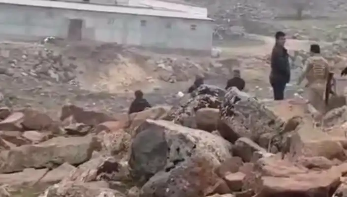 Diyarbakır'da Taşlı ve Silahlı Kavga: Kanlı Çatışmanın Detayları