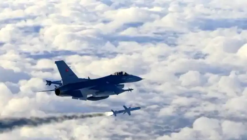 F-16 EDPOD: Yeni Nesil Savunma Teknolojisi Hedefe Kilitlendi