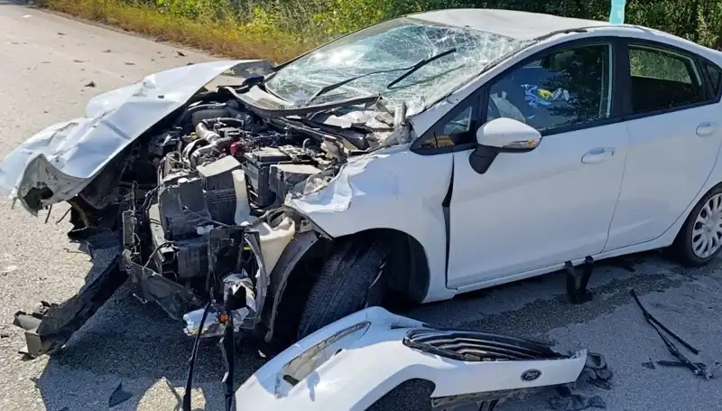 Çanakkale'de Feci Trafik Kazası: İki Kişi Yaralandı, Detaylar Şok Edici