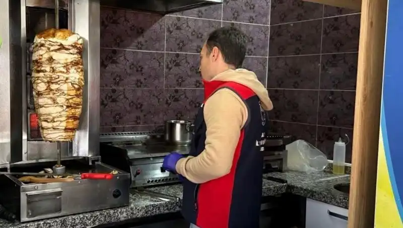 Tavuk Döner Alarmı: İşletmelere Baskınlar Artıyor, Ne Oluyor?