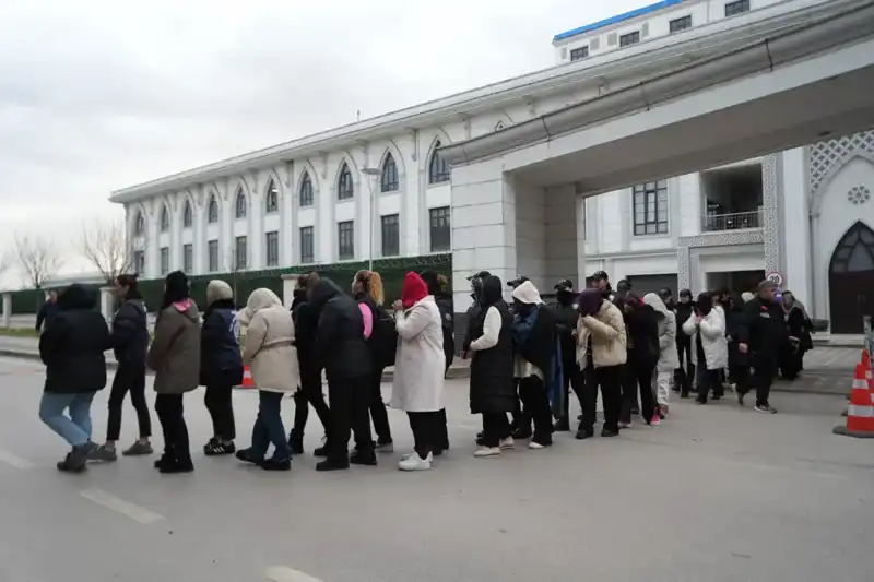 Dolandırıcılar Yapay Zeka ile Kadın Görselleri Oluşturarak 483 Milyon Lira Çaldı