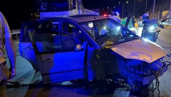 Otomobil Bariyere Çarptı: Bir Hayat Jale Oldu Üç Kişi Yaralı