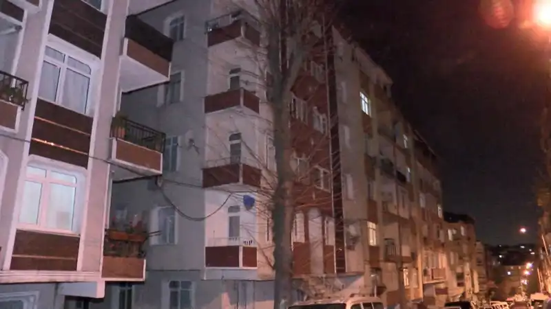 Aniden Patlayan Sesler: Altı Katlı Apartman Panik İçinde Tahliye Edildi