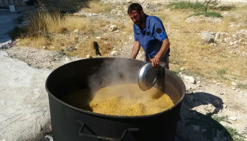 Her Yıl Yenilenen Coşku: Kazanlar Ağustos’ta Kaynamaya Başladı