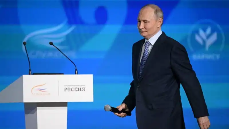 Rusya'da Yabancı Ajan Yasası: Putin'in İmzayla Değişen Dengeleri